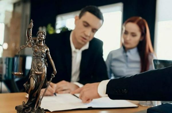 Сколько стоят услуги адвоката по семейным делам и из чего складывается цена: подробный разбор